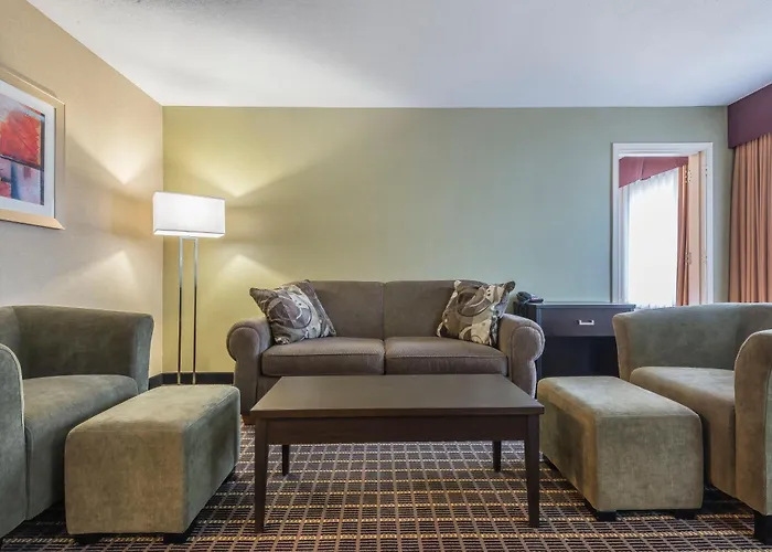 Quality Inn & Suites Downtown Windsor